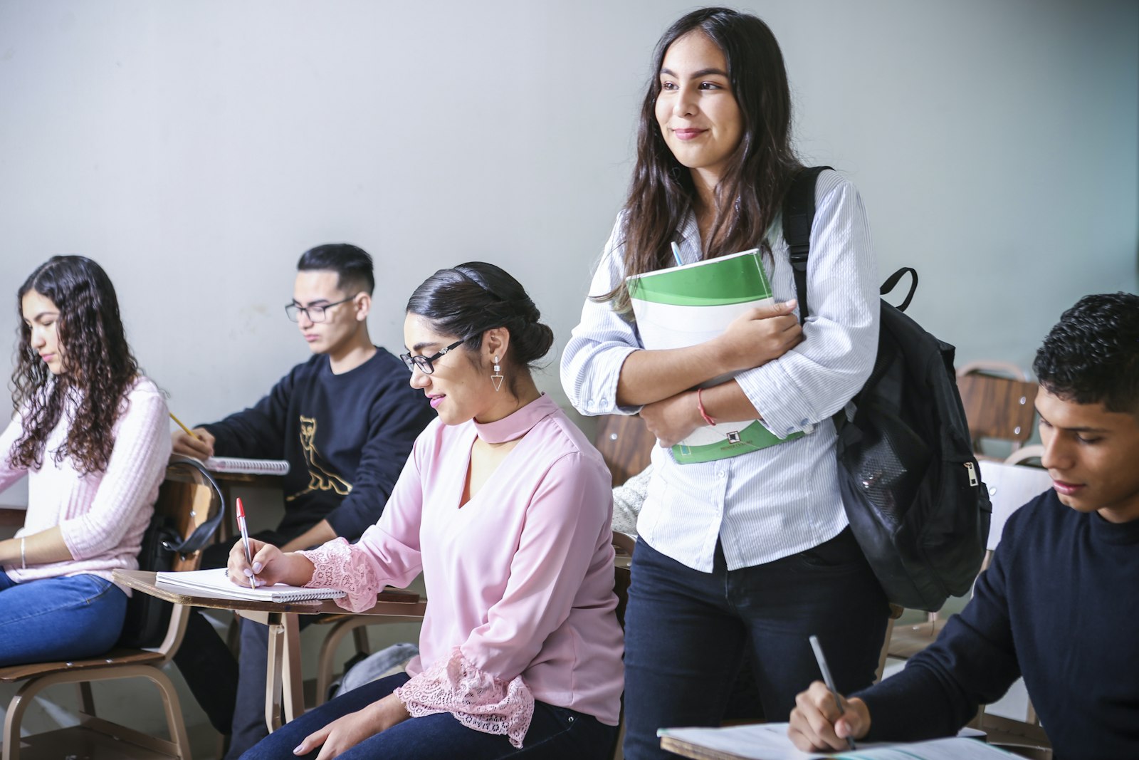 Étudiants qui construisent leur avenir